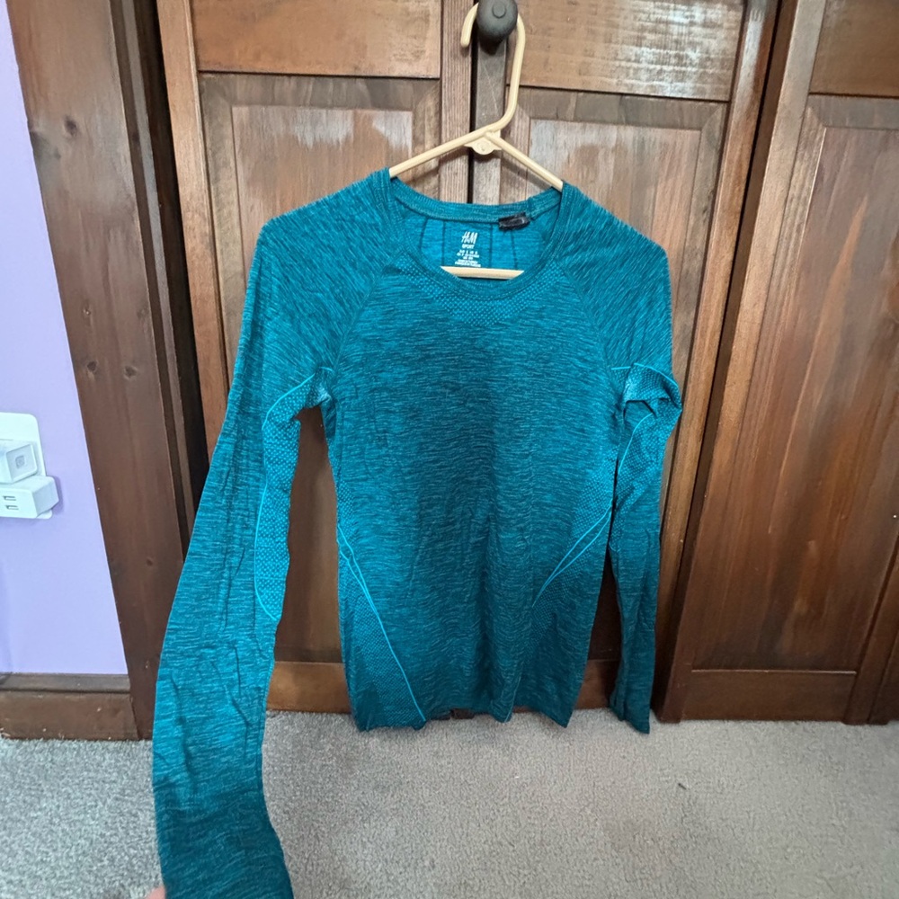 H&M Women's Blue Long Sleeve Tee